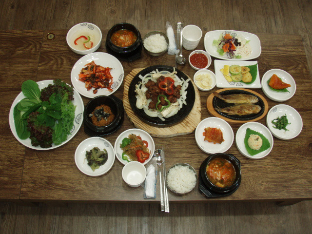 우렁쌈밥 이미지